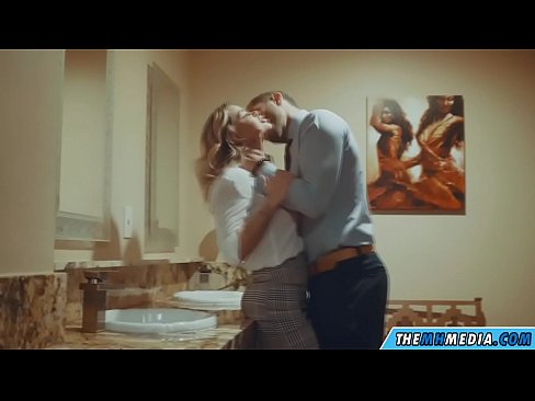 ❤️ Kiedy biuściasta blondynka uwodzi cię w publicznej toalecie ❤️ Porno fb at us ☑